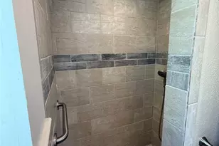 619 E Donegan St, Seguin, TX 78155 - Photo 12