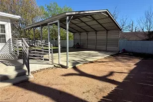 619 E Donegan St, Seguin, TX 78155 - Photo 16