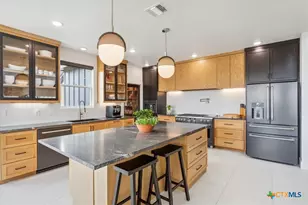 209 Glenview Cir, Belton, TX 76513 - Photo 2