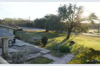 503 E Avenue G, Lampasas, TX 76550 - Photo 4