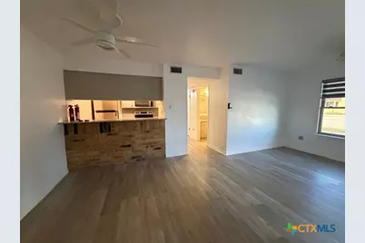 508 E Travis Street, Luling, TX 78648 - Photo 12