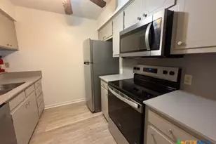 508 E Travis St, Luling, TX 78648 - Photo 10