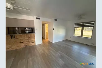 508 E Travis Street, Luling, TX 78648 - Photo 8