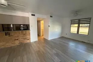 508 E Travis St, Luling, TX 78648 - Photo 2