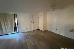 508 E Travis St, Luling, TX 78648 - Photo 14