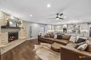 677 Floral Ave, New Braunfels, TX 78130 - Photo 14