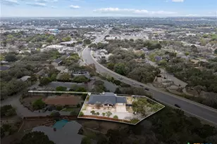 677 Floral Ave, New Braunfels, TX 78130 - Photo 4