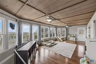 677 Floral Ave, New Braunfels, TX 78130 - Photo 16