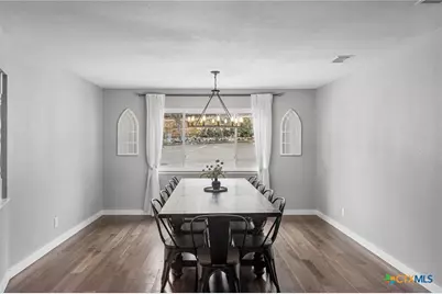 677 Floral Avenue, New Braunfels, TX 78130 - Photo 8