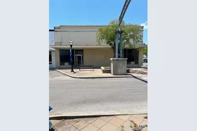 222 W Grand Avenue, Yoakum, TX 77995 - Photo 2