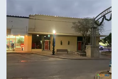 222 W Grand Avenue, Yoakum, TX 77995 - Photo 1