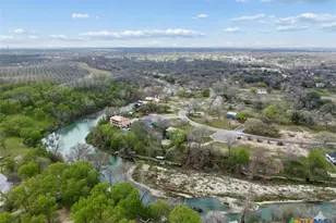 54 S Hampton Dr, Seguin, TX 78155 - Photo 4