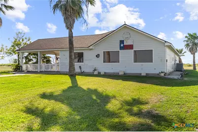 316 Marshall Johnson Avenue, Port Lavaca, TX 77979 - Photo 2