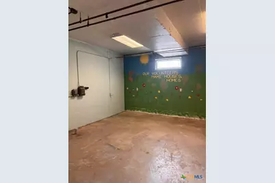 256 W Court Street, Seguin, TX 78155 - Photo 18