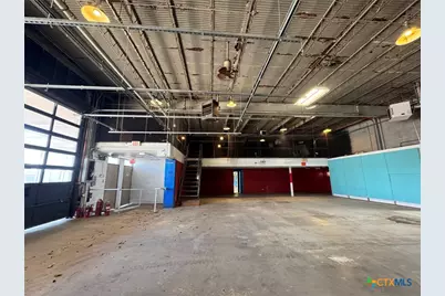 256 W Court Street, Seguin, TX 78155 - Photo 14