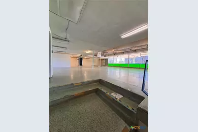 256 W Court Street, Seguin, TX 78155 - Photo 12