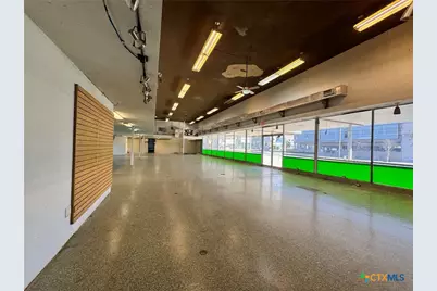 256 W Court Street, Seguin, TX 78155 - Photo 4