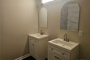 800 E 6th St, Nixon, TX 78140 - Photo 6