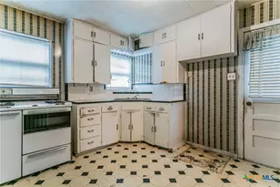 1217 S 41st St, Temple, TX 76504 - Photo 6