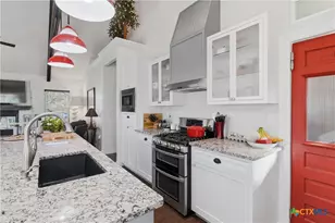 121 Lakeside Dr, Seguin, TX 78155 - Photo 10