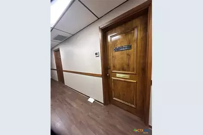 121 S Main Street #203, Victoria, TX 77901 - Photo 4