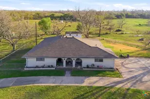 911 W Constitution St, Victoria, TX 77901 - Photo 2
