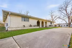 911 W Constitution St, Victoria, TX 77901 - Photo 4