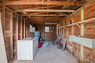 911 W Constitution Street, Victoria, TX 77901 - Photo 36