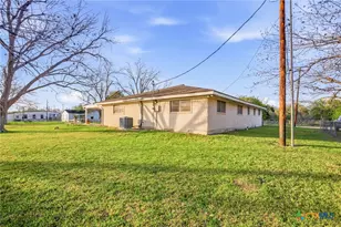 911 W Constitution St, Victoria, TX 77901 - Photo 34