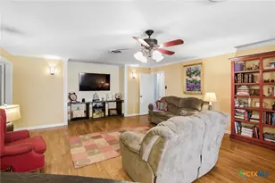 911 W Constitution St, Victoria, TX 77901 - Photo 10