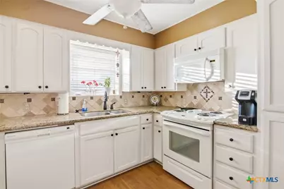 911 W Constitution Street, Victoria, TX 77901 - Photo 16