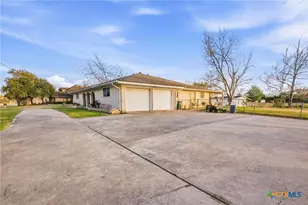 911 W Constitution St, Victoria, TX 77901 - Photo 6