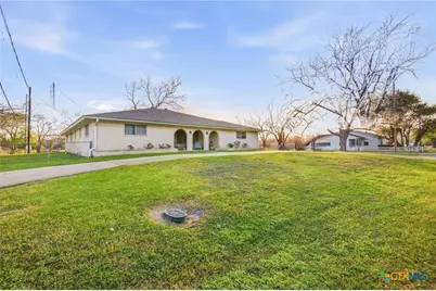 911 W Constitution Street, Victoria, TX 77901 - Photo 6