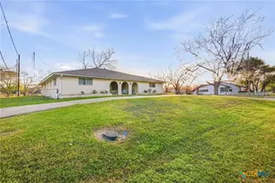 911 W Constitution St, Victoria, TX 77901 - Photo 6