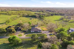 911 W Constitution St, Victoria, TX 77901 - Photo 42