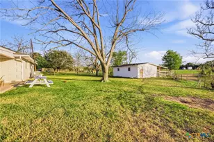 911 W Constitution St, Victoria, TX 77901 - Photo 36