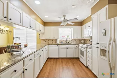 911 W Constitution Street, Victoria, TX 77901 - Photo 14