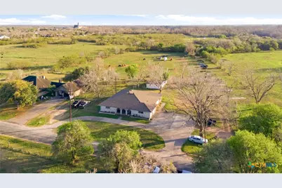 911 W Constitution Street, Victoria, TX 77901 - Photo 2