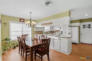 911 W Constitution St, Victoria, TX 77901 - Photo 18