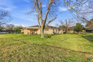 911 W Constitution St, Victoria, TX 77901 - Photo 32