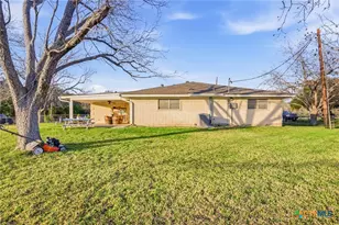 911 W Constitution St, Victoria, TX 77901 - Photo 34