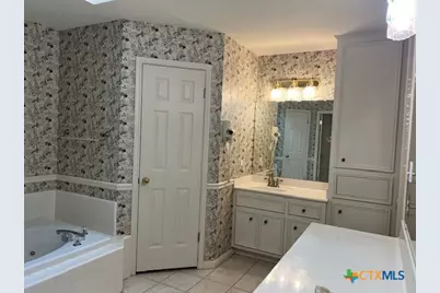 204 Windy Way Drive, Victoria, TX 77904 - Photo 16