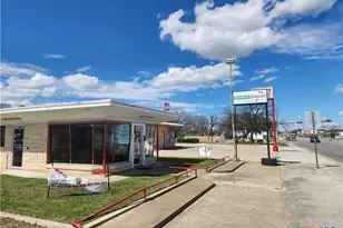 1004 S Key Ave, Lampasas, TX 76550 - Photo 1