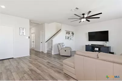408 Bedford Falls Lane, Jarrell, TX 76537 - Photo 6
