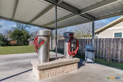 806 N Avenue G, Shiner, TX 77984 - Photo 36