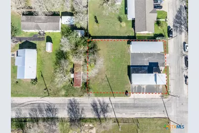 806 N Avenue G, Shiner, TX 77984 - Photo 4