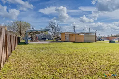 806 N Avenue G, Shiner, TX 77984 - Photo 16