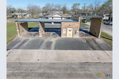 806 N Avenue G, Shiner, TX 77984 - Photo 1