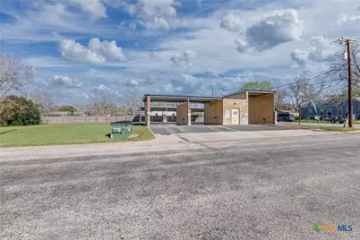 806 N Avenue G, Shiner, TX 77984 - Photo 14
