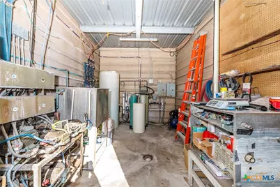 806 N Avenue G, Shiner, TX 77984 - Photo 22